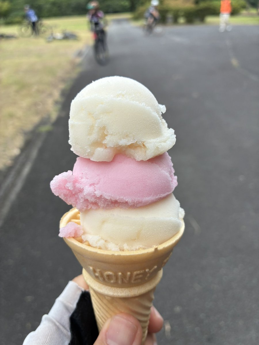 hakuto_RS8's tweet photo. 宿毛グラベルDAY2
走る前からモーニング提供してくれて走り終わってガッツリランチもあって名前通り満腹になるライドやった https://t.co/adH0qIXp2V
