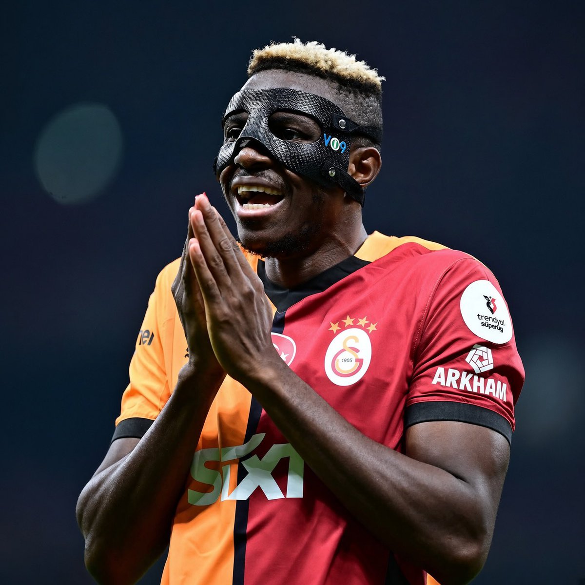 futaspor's tweet photo. Osimhen için yaptığı teklifler üst üste reddedilen Atletico Madrid gözünü kararttı. 

Oyuncu için 120 milyonluk teklifi reddedilen kulüp, 150 milyonluk yeni bir teklif yapmaya hazırlanıyor. Oyuncu ise kulübü gerek gördüğü takdirde Atletico Madrid'e gitmekten yana. https://t.co/VM47Ot3SuH