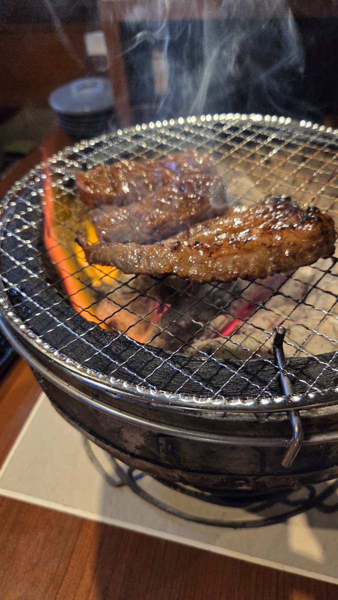 ncis_e_life's tweet photo. 数年ぶりの焼肉屋🍖 https://t.co/blgHtaL76X