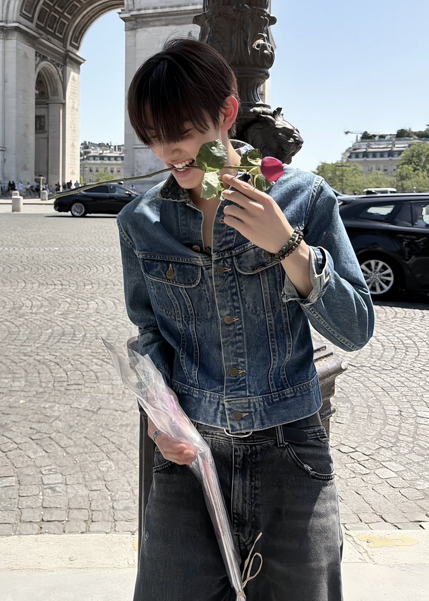coertisify's tweet photo. SEONGHYEON IN PARIS NEVER ENDING AGENDA https://t.co/8S2etHxt4k