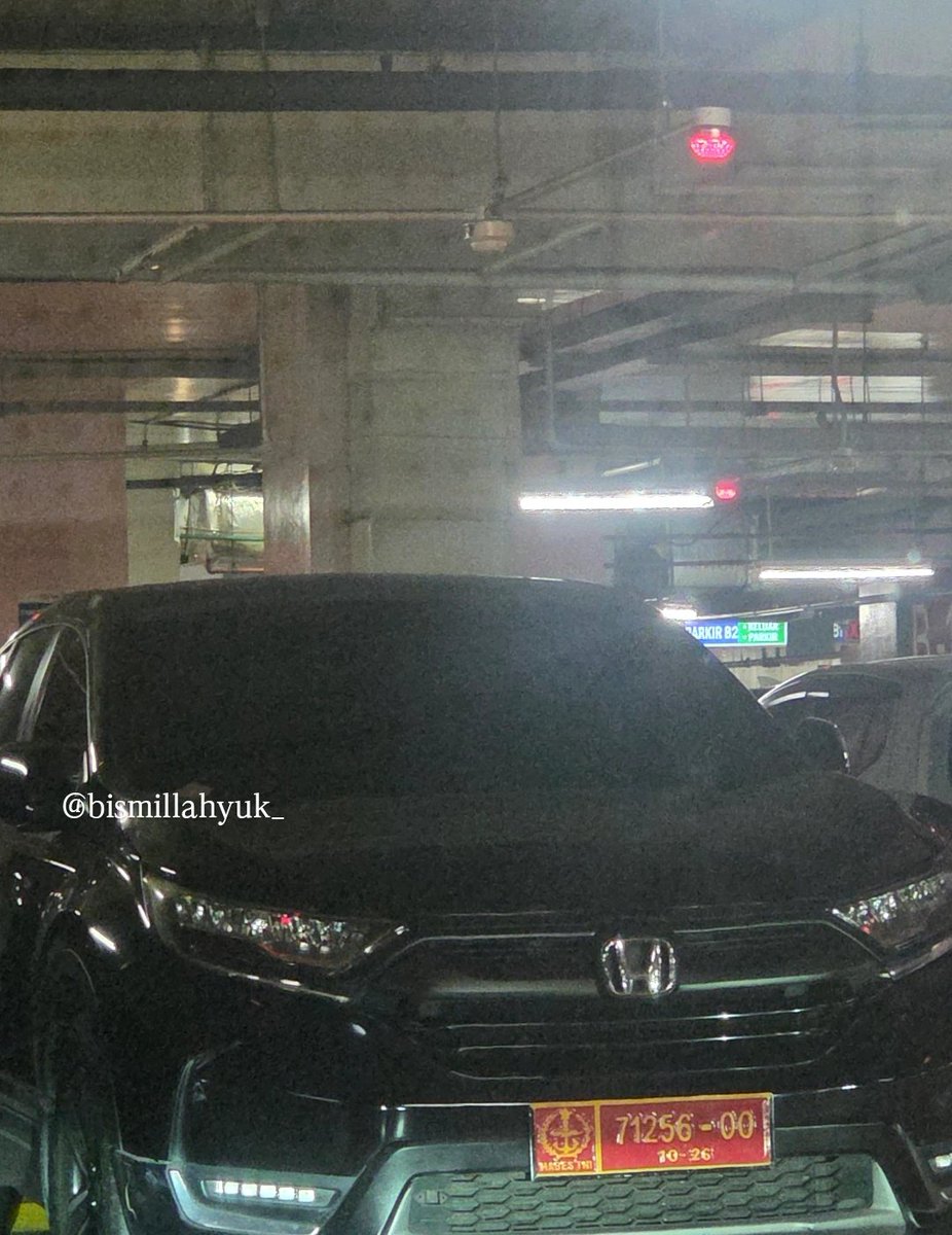 bismillahyuk_'s tweet photo. Mobil dinas TNI dipake buat malem mingguan di Mall Jakarta check 🥳😍👀💕✨️🤩 https://t.co/DG9JSm8btQ