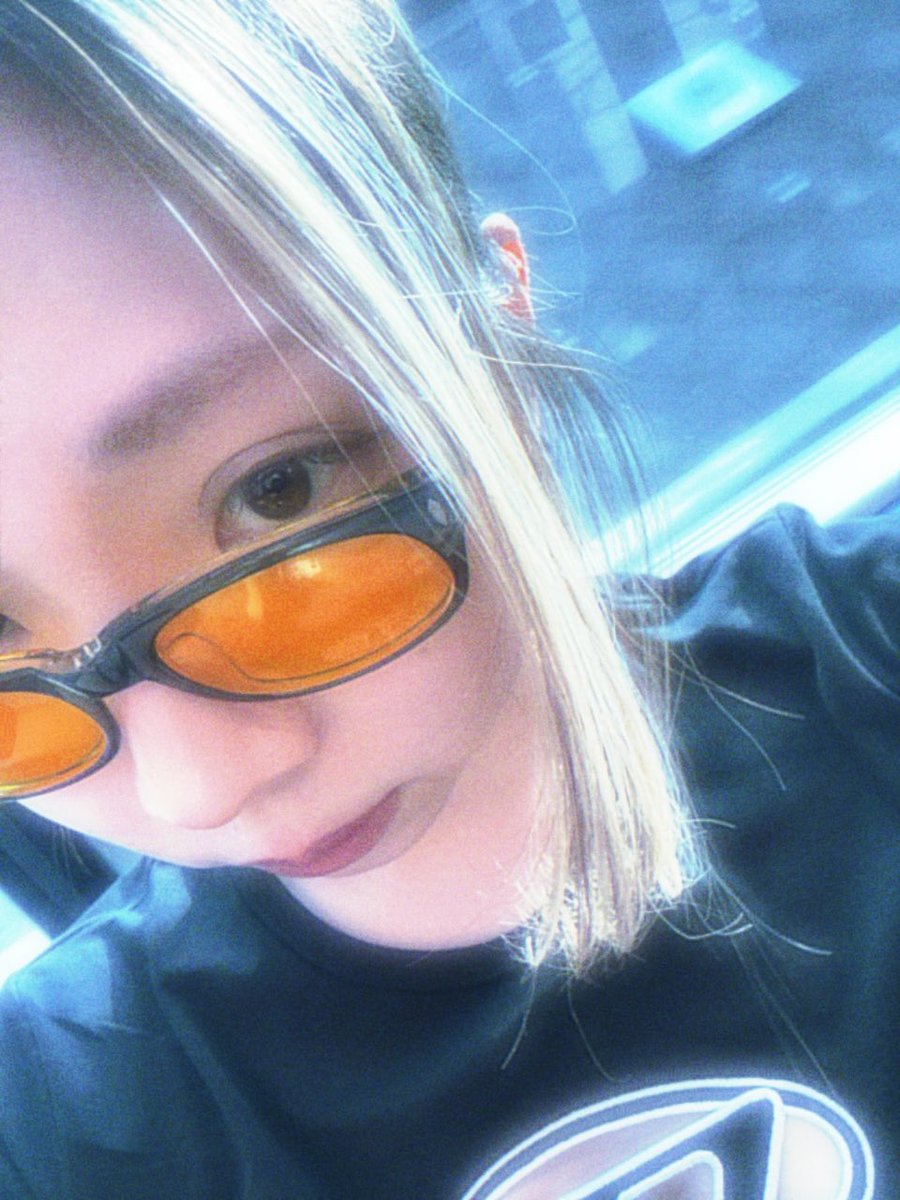 REMI_0116's tweet photo. 先日実家に帰った時、パパ様から6本のメガネとサングラスを譲ってもらいました。
その内の1本。視界が真っ黄色💛 https://t.co/82Cvhw7vHs