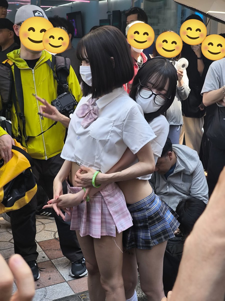 snsnokyoufu's tweet photo. エッ.....若いのになんで手シワシワなの... https://t.co/H8GtGSRjfC