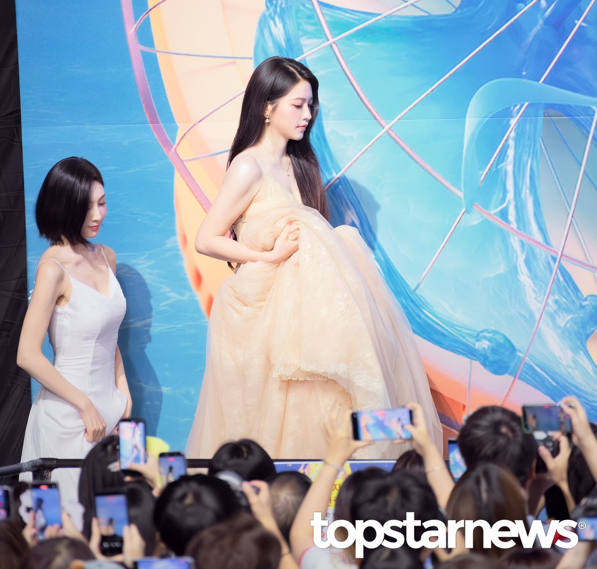 TSN_PHOTO's tweet photo. [HD포토] 레드벨벳 예리, ‘공주 등장에 바빠지는 관객들’ (2026 SBS 가요대전 썸머 블루카펫) #레드벨벳 #RedVelvet #예리 #YERI #가요대전 #프리뷰 https://t.co/22dEpBZJcX <- Original Photo https://t.co/2gErXyqysV