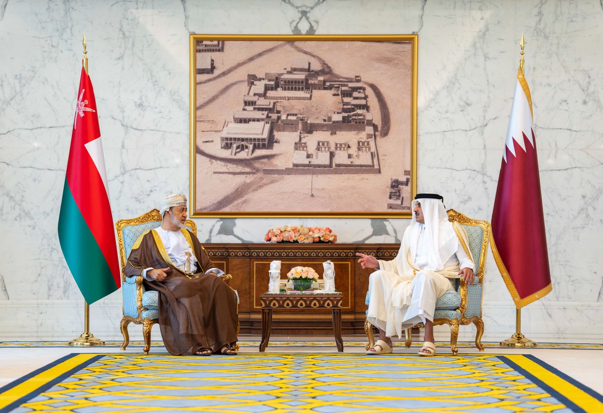 RoyalOmanFamily's tweet photo. #عـاجل

جلالةُ السُّلطان المُعظّم /حفظهُ اللهُ ورعاهُ/ يقوم بزيارةٍ أخويّةٍ خاصّة لأخيه صاحب السّمو الشيخ أمير دولة #قطر الشقيقة، جرى خلالها عقد لقاء أخويّ بين قائدي البلدين في قصر الحكم بالعاصمة القطرية #الدوحة، تناولا فيه مسيرة العلاقات الثنائية، وكل ما من ش��نه تطوير أوجه التعاون القائمة في مختلف القطاعات بما يخدم المصالح والتطلعات المشتركة.