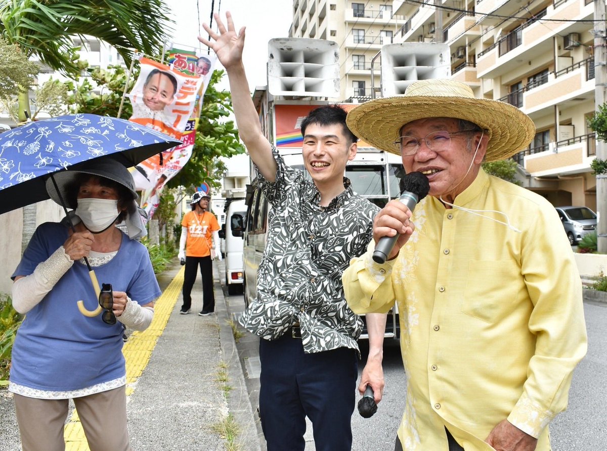 yamazoejimusyo's tweet photo. #山添拓 議員は、8月27日告示の沖縄県知事選を前に那覇市内で訴えました。「『辺野古が唯一の解決策』と言ってきたが、工事はいつまでも完成せず、万一完成しても普天間飛行場は返さないと米国が示唆。話が違うではないか。辺野古新基地は断念し、普天間は無条件撤去を！玉城デニー知事でこそ！」 https://t.co/vn4IgKKA7O