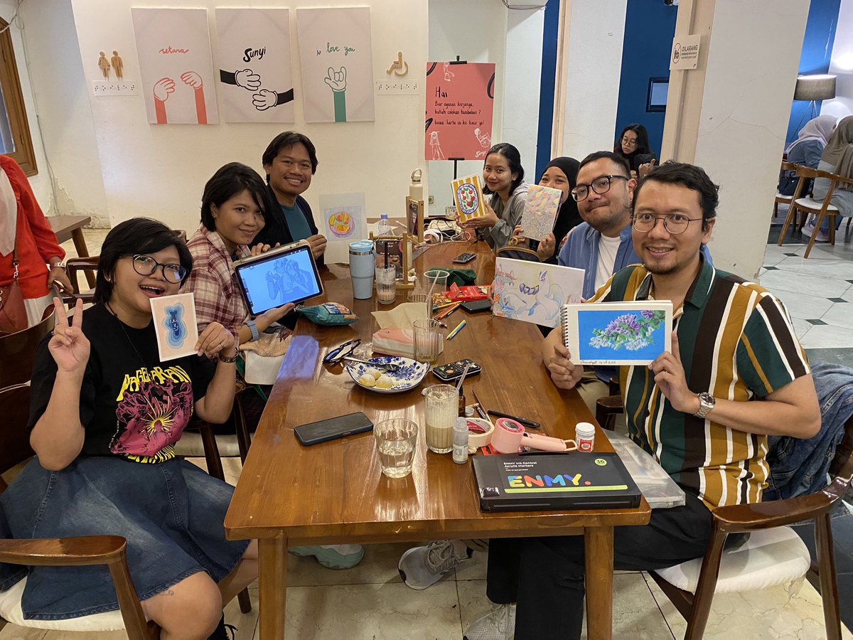 shandya's tweet photo. Sesi Gambar Bareng Offline kali ini. Makasih semua yang udah dateng \o/

@aristogama @WineChopsticks @Im_Dmonster @tahubulat926 @ofuku89 @winonaamanda https://t.co/LK0CFuvbtH