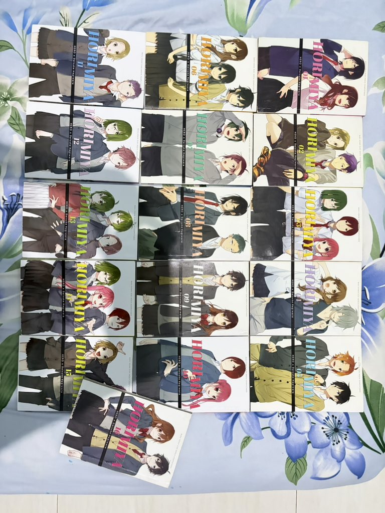 meiadorable's tweet photo. wts preloved kolpri komik manga gramedia (NEGOTIATON ALLOWED!) 
- Bnha/boku no hero academia vol 1 - 7 230k 
- Horimiya fullset 550k 
- 100 days left fullset 290k https://t.co/hx1Nyilxpe