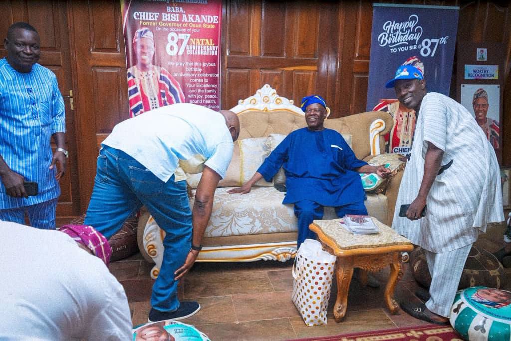 honfaleke's tweet photo. I had the privilege of being received by our revered elder statesman and founding National Chairman of the All Progressives Congress (APC), H.E. Chief Bisi Akande, at his country home in Ila Orangun, Osun State. https://t.co/YoQ2tLhrSQ