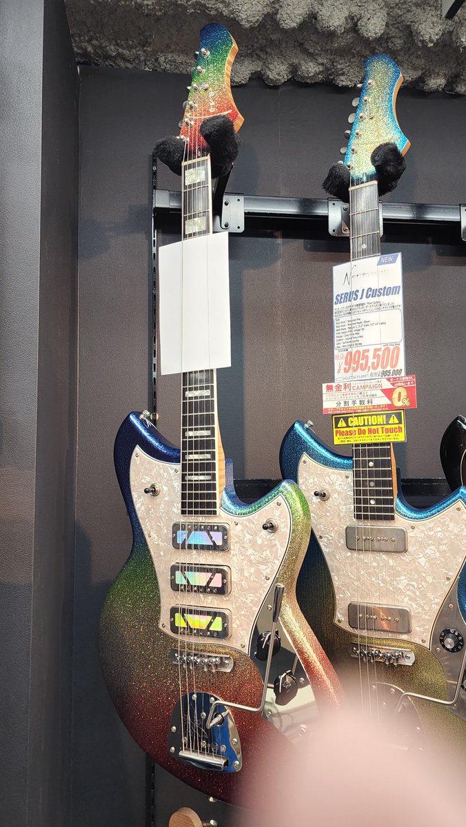 misaoSG's tweet photo. 初めて御茶ノ水行ってきたけど駅出て五秒で右も左も楽器屋だらけで笑った
みてるだけでも楽しかったンゴねえ https://t.co/h6dJkmBvZB