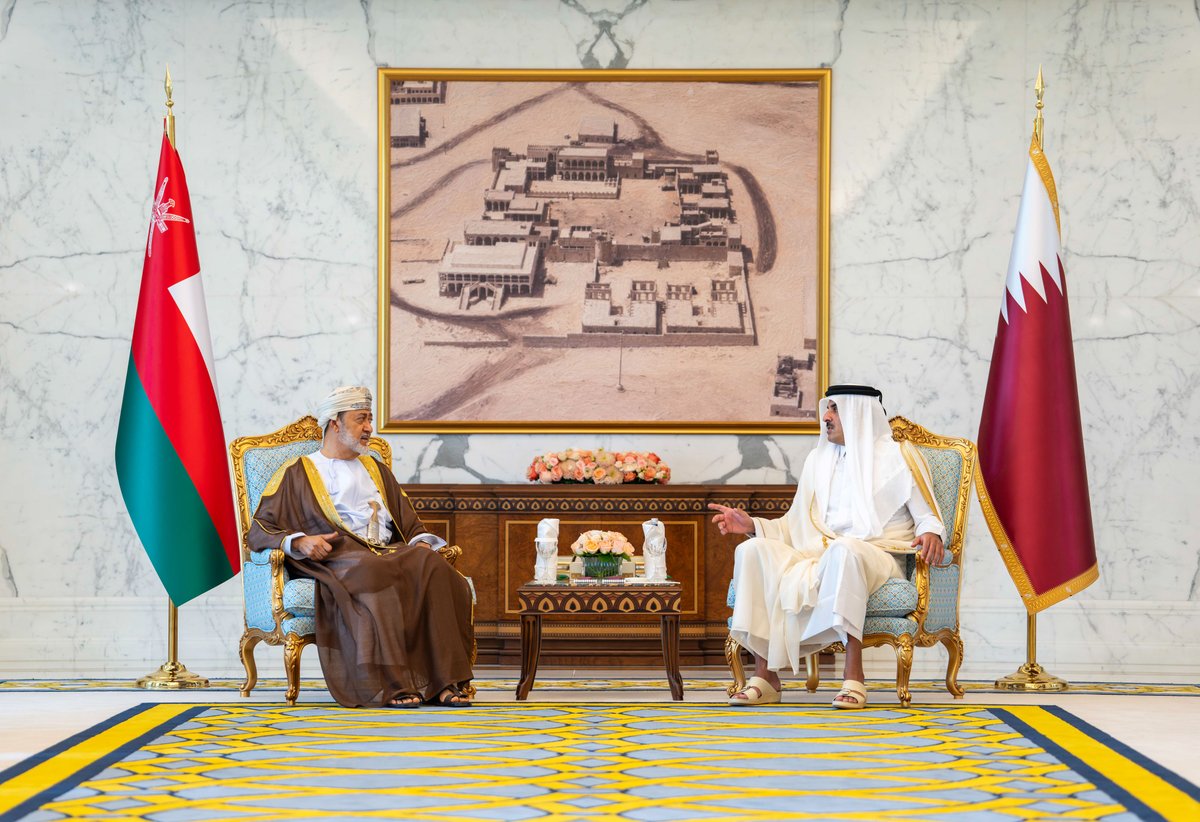 OmanNewsAgency's tweet photo. #عـاجل

جلالةُ السُّلطان المُعظّم /حفظهُ اللهُ ورعاهُ/ يقوم بزيارةٍ أخويّةٍ خاصّة لأخيه صاحب السّمو الشيخ أمير دولة #قطر الشقيقة، جرى خلالها عقد لقاء أخويّ بين قائدي البلدين في قصر الحكم بالعاصمة القطرية #الدوحة، تناولا فيه مسيرة العلاقات الثنائية، وكل ما من شأنه تطوير أوجه التعاون القائمة في مختلف القطاعات بما يخدم المصالح والتطلعات المشتركة. 

 #العُمانية