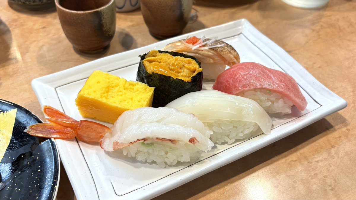5annyellow's tweet photo. 新潟のお寿司美味しくて優勝🍶🍣 https://t.co/iBVAHJ7Iyo