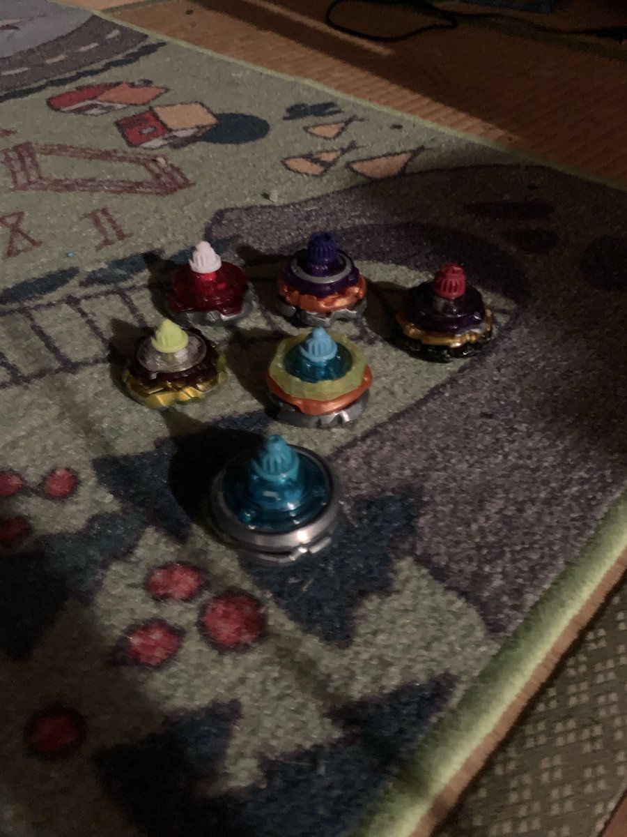sosuke899583594's tweet photo. 薄暗い子供部屋に入った瞬間に足に激痛が….
コレはマジでダメですよ！
ちなみに子供達は『全然痛くないじゃーん』って言ってます。 https://t.co/jE9OSrjFR5