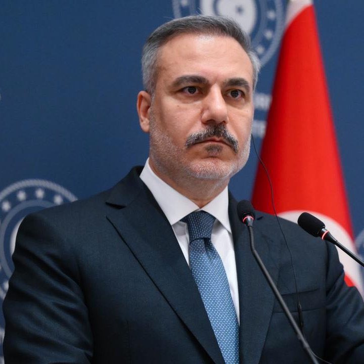 tragency1's tweet photo. لا نعترف بالإدارة القبرصية الرومية لجنوبي قبرص كدولة.. إذا كنتم أنتم لا تعترفون بحقوق ودولة القبارصة الأتراك فنحن لن نعترف بدولتكم.. أنتم لستم الدولة.

- وزير الخارجية التركي هاكان فيدان https://t.co/r1ONj6j8jy
