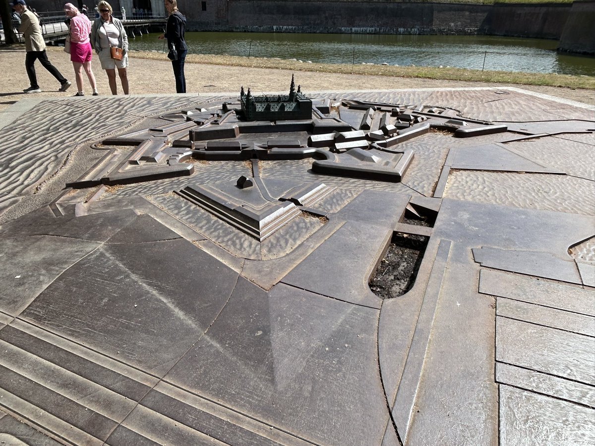 JacobRoep's tweet photo. Kasteel Kronborg in #Helsingor. Een hoogtepunt van de vakantie in Denemarken. https://t.co/APgFpZi1Xk