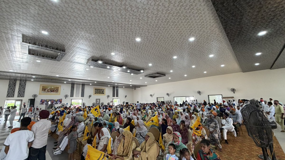 TarsemSofficial's tweet photo. ਅੱਜ ਹਲਕਾ ਭੁੱਚੋ ਮੰਡੀ, ਬਠਿੰਡਾ ਵਿਖੇ ਸੀਨੀਅਰ ਮੀਤ ਪ੍ਰਧਾਨ ਸੁਖਦੀਪ ਸਿੰਘ ਜੀ ਵੱਲੋਂ ਕਰਵਾਈ ਗਈ ਫਤਿਹ ਰੈਲੀ ਨੇ ਰਾਜਸੀ ਮਾਹੌਲ ਵਿੱਚ ਨਵਾਂ ਜੋਸ਼ ਭਰ ਦਿੱਤਾ।
ਰੈਲੀ ਵਿੱਚ ਸੰਗਤਾਂ ਦਾ ਠਾਠਾਂ ਮਾਰਦਾ ਇਕੱਠ, ਮਿਲਿਆ ਬੇਮਿਸਾਲ ਪਿਆਰ ਅਤੇ ਉਤਸ਼ਾਹ ਫਤਿਹ ਦੀ ਗਵਾਹੀ ਭਰਦਾ ਨਜ਼ਰ ਆਇਆ।
.
ਸਮੂਹ ਸੰਗਤਾਂ ਦਾ ਅਸੀਂ  ਤਹਿ ਦਿਲੋਂ ਯਾਦ ਕਰਦੇ ਹਾਂ। 
.
#akalidalwarispunjab #youthadwpd #bhaiamritpalsinghji #mpamritpalsingh #cmamritpalsingh