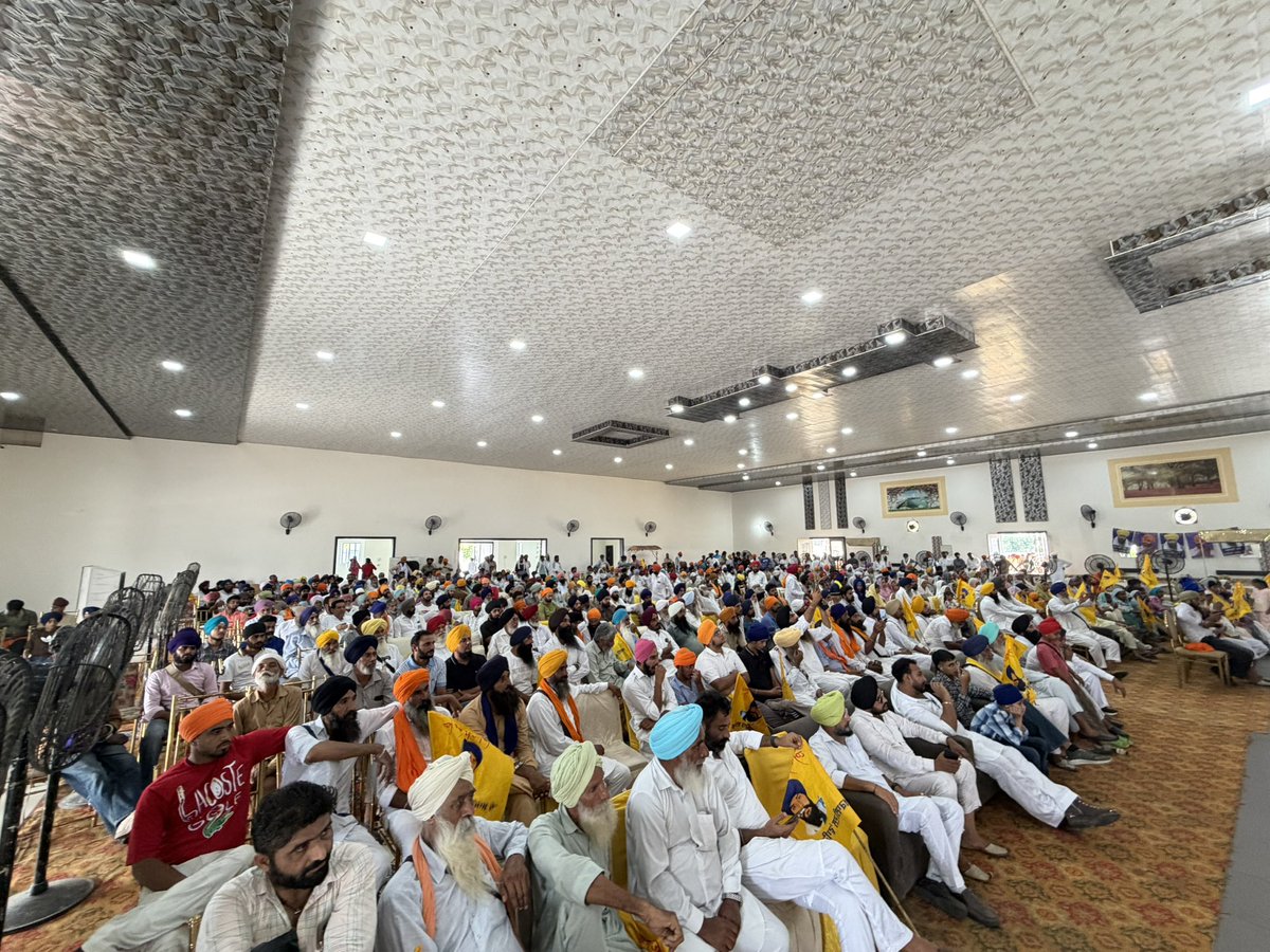 TarsemSofficial's tweet photo. ਅੱਜ ਹਲਕਾ ਭੁੱਚੋ ਮੰਡੀ, ਬਠਿੰਡਾ ਵਿਖੇ ਸੀਨੀਅਰ ਮੀਤ ਪ੍ਰਧਾਨ ਸੁਖਦੀਪ ਸਿੰਘ ਜੀ ਵੱਲੋਂ ਕਰਵਾਈ ਗਈ ਫਤਿਹ ਰੈਲੀ ਨੇ ਰਾਜਸੀ ਮਾਹੌਲ ਵਿੱਚ ਨਵਾਂ ਜੋਸ਼ ਭਰ ਦਿੱਤਾ।
ਰੈਲੀ ਵਿੱਚ ਸੰਗਤਾਂ ਦਾ ਠਾਠਾਂ ਮਾਰਦਾ ਇਕੱਠ, ਮਿਲਿਆ ਬੇਮਿਸਾਲ ਪਿਆਰ ਅਤੇ ਉਤਸ਼ਾਹ ਫਤਿਹ ਦੀ ਗਵਾਹੀ ਭਰਦਾ ਨਜ਼ਰ ਆਇਆ।
.
ਸਮੂਹ ਸੰਗਤਾਂ ਦਾ ਅਸੀਂ  ਤਹਿ ਦਿਲੋਂ ਯਾਦ ਕਰਦੇ ਹਾਂ। 
.
#akalidalwarispunjab #youthadwpd #bhaiamritpalsinghji #mpamritpalsingh #cmamritpalsingh