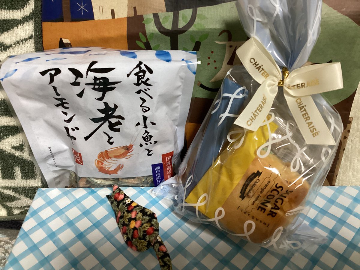 mirafa88's tweet photo. Today was our usual SAIZE Group meeting. After having dinner at a slightly upscale restaurant, we went to our go-to Saizeriya for a second round of drinks and had a great time chatting. Taking pictures of the food wasn't allowed, so I took pictures of the souvenirs instead. https://t.co/aSDk6Fdj66