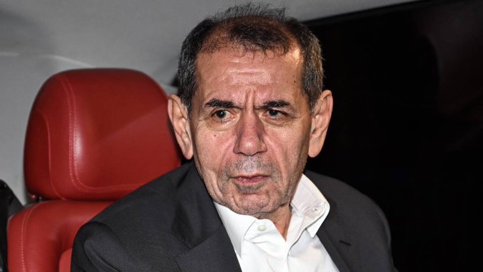 EYesil69316's tweet photo. 80 yaşında adamısın götünde deki kılar kadayıf Teli olmuş maymun suratlı bırak git oğlum sende utanma duygusu diye bir şey yokmu git evine torun sev bak taraftar anana avradına küfür ediyor #DursunÖzbekİstifa https://t.co/twHP1x8Gjc