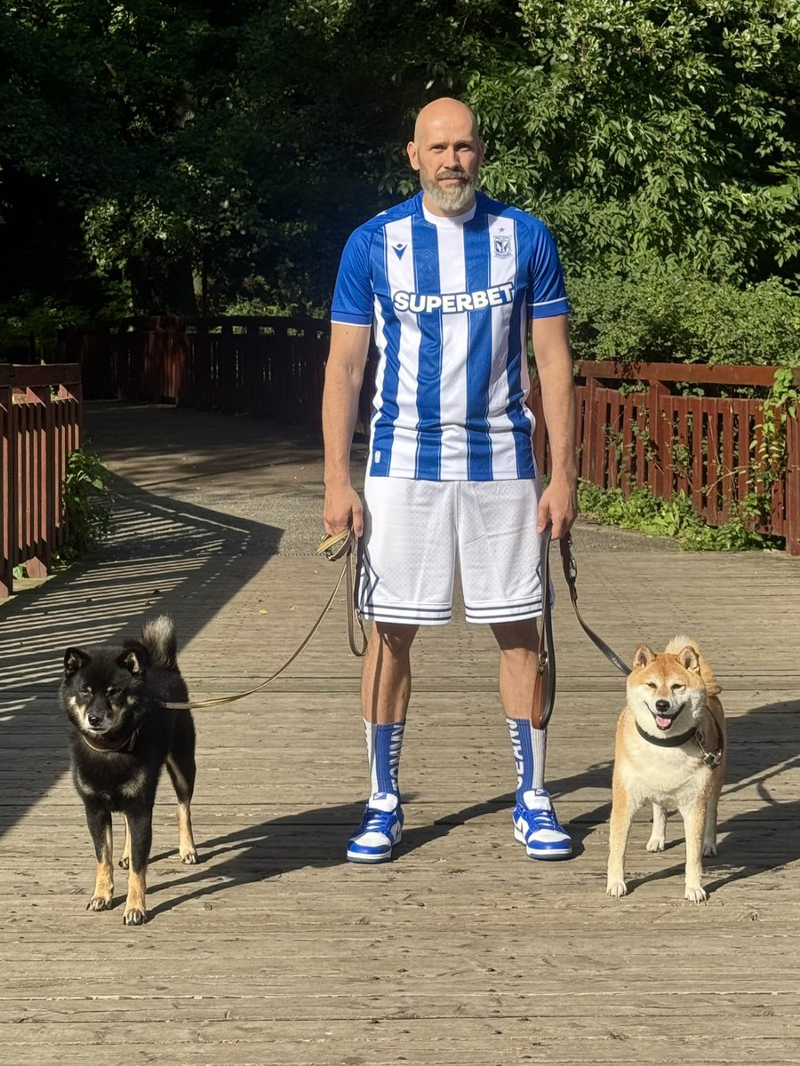 MichaSobkowiak's tweet photo. Mecz Dej 🔵⚪️
#dzieńmeczowy #dzieńbarwowy https://t.co/nuT1Uyd4jT