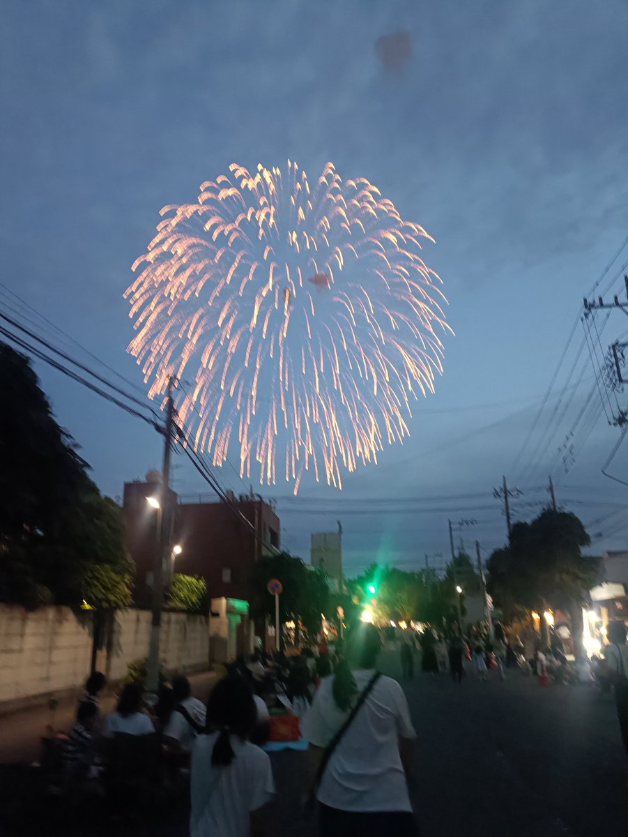 matton_gt's tweet photo. 今年は熊谷花火大会はグルっと回って帰ってきちゃったから来年はゆっくり見たいな♪実家で無理言って昔駄菓子屋で食べたみたいなペラッペラなフライが食べたいって言ったらネギと鰹節だけのフライ作ってくれた！最高だ https://t.co/6A8XXKCZiu