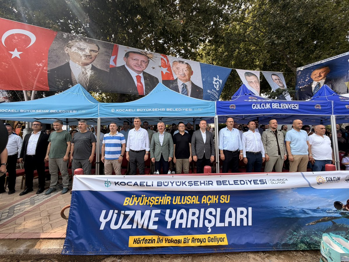 kocaelimhp41's tweet photo. İl Başkanımız Enes Emengen; Kocaeli Büyükşehir Belediye Başkanımız Tahir Büyükakın, belediye başkanlarımız, teşkilat yöneticilerimiz ve protokol üyeleriyle birlikte “Körfezin İki Yakası Bir Araya Geliyor” Ulusal Açık Su Yüzme Yarışları programına katıldı. https://t.co/FrMeIRak9m