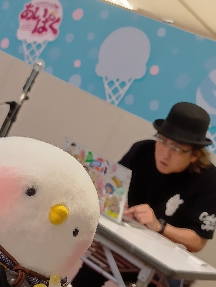 mamirin00's tweet photo. ピスケはアイスマン福留さんと記念撮影。 https://t.co/WLk3nbzDuL