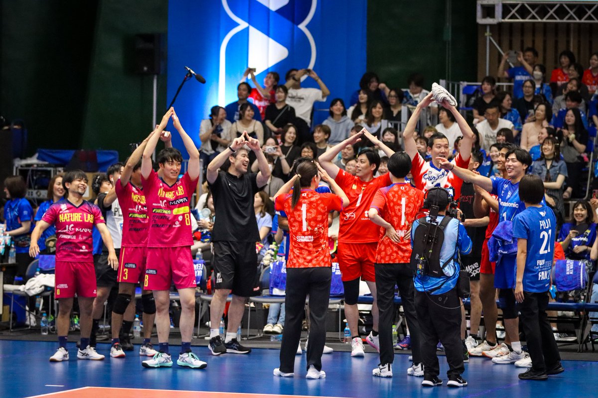 toray_i's tweet photo. どっちが清水でしょう！？のクイズに、即座に「A」と答えるゴリフレンズたち。さすがベテランの皆さん、バラエティわかってる。
#GORILASTMATCH https://t.co/rISG7Ig0Yj