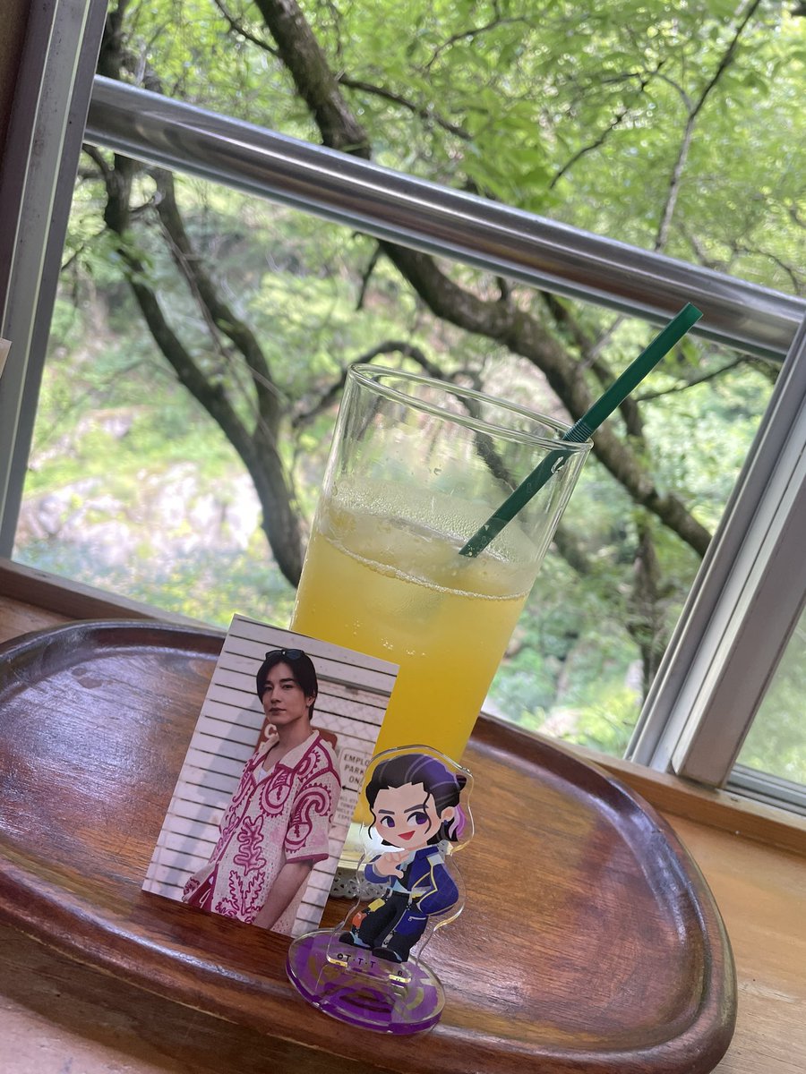 junretsu_chihi's tweet photo. 今日はデジタルデトックス！1人で奥多摩のほうへ🌿🌼
スマホはずっと機内モードで使えるのはカメラ機能だけ!! Googleマップも見れなくて心の赴くままに移動したりカフェ入ったり…
せっかくだから昨日GETした宮澤さんのグッズも持って行った♪
本読んだりぼーっとしたり…ゆったりできて楽しかった✨🤍 https://t.co/kKGfX0Z0Jn