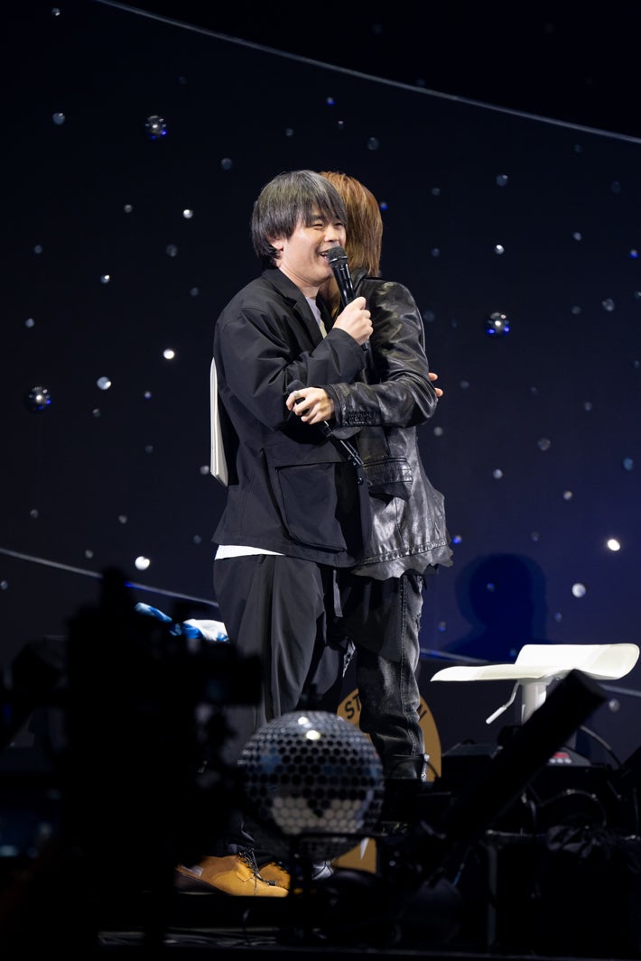 modelpress's tweet photo. STARGLOWファンミ 縁あるベテラン芸人がMC

「『大先輩』ってフリやめてくれる？（笑）BMSGの大先輩が来そうじゃん！」

📸モデルプレス独占カットあり
https://t.co/xBYXW8A299

💭各メンバーの印象も
KANONは｢STARGLOWの外交官｣
RUIは｢最初が人見知りで次がラップバトル｣

@starglow_bmsg https://t.co/srdyIaQ46j