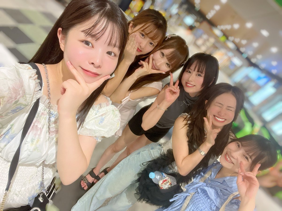 hiran_kagura's tweet photo. 2件目のリク撮はBBQでした🍖

昨年に引き続き声をかけてくださって
本当にありがとうございます🥰

普段BBQなんてしないから
こういう機会でBBQに行けるの
本当に楽しい🎶

いつも仲良くしてくれるお客さんに
演者さんたちもありがとう😆❤️ https://t.co/3iDq8D135K