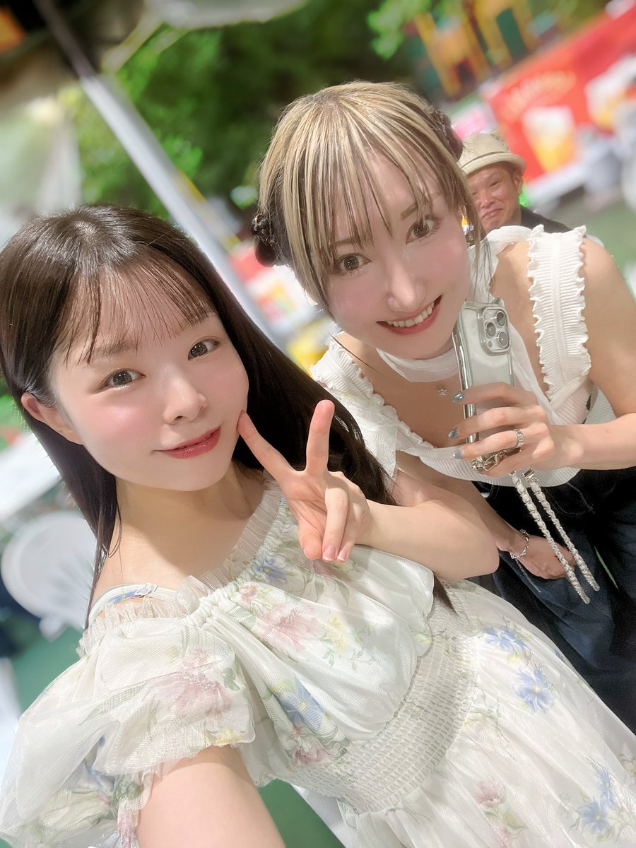 hiran_kagura's tweet photo. 2件目のリク撮はBBQでした🍖

昨年に引き続き声をかけてくださって
本当にありがとうございます🥰

普段BBQなんてしないから
こういう機会でBBQに行けるの
本当に楽しい🎶

いつも仲良くしてくれるお客さんに
演者さんたちもありがとう😆❤️ https://t.co/3iDq8D135K