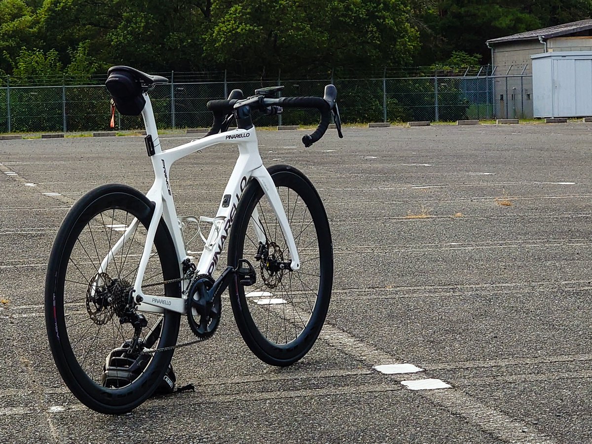 shef00712's tweet photo. 𝓜𝔂 𝓷𝓮𝔀 𝓰𝓮𝓪𝓻...…
Wilierが廃車になって約2ヶ月、新たな相棒をお迎えしました。
PINARELLO PRINCE 
中古ですが初のディスクブレーキ!!
これからも安全に楽しく走れたらと思います。ピナレロ乗りの皆様よろしくお願いします。
 #PINARELLO  #ピナレロ  #PRINCE
 #ロードバイク  #猫かわいい https://t.co/FFg2covwoq