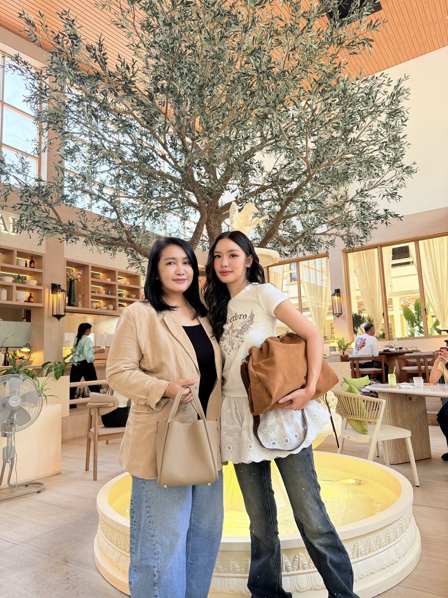 Lookkaeww_k's tweet photo. Celebrating the beauty of family, the moments we share, and the bond that lasts through time.  ˚ʚ₍ ᐢ. ̫ .ᐢ ₎ɞ˚ 🧁🤍

OUR JOURNEY WITH LK 09
#lookkaewkamollak 
#SongmontThailand https://t.co/w0oiMUqcHp