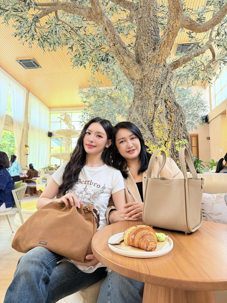 Lookkaeww_k's tweet photo. Celebrating the beauty of family, the moments we share, and the bond that lasts through time.  ˚ʚ₍ ᐢ. ̫ .ᐢ ₎ɞ˚ 🧁🤍

OUR JOURNEY WITH LK 09
#lookkaewkamollak 
#SongmontThailand https://t.co/w0oiMUqcHp