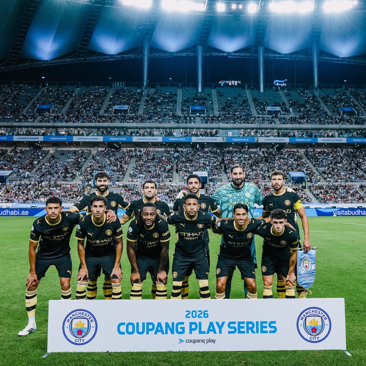 ManCity's tweet photo. 🖤🐝 https://t.co/CgHGGPy80Y