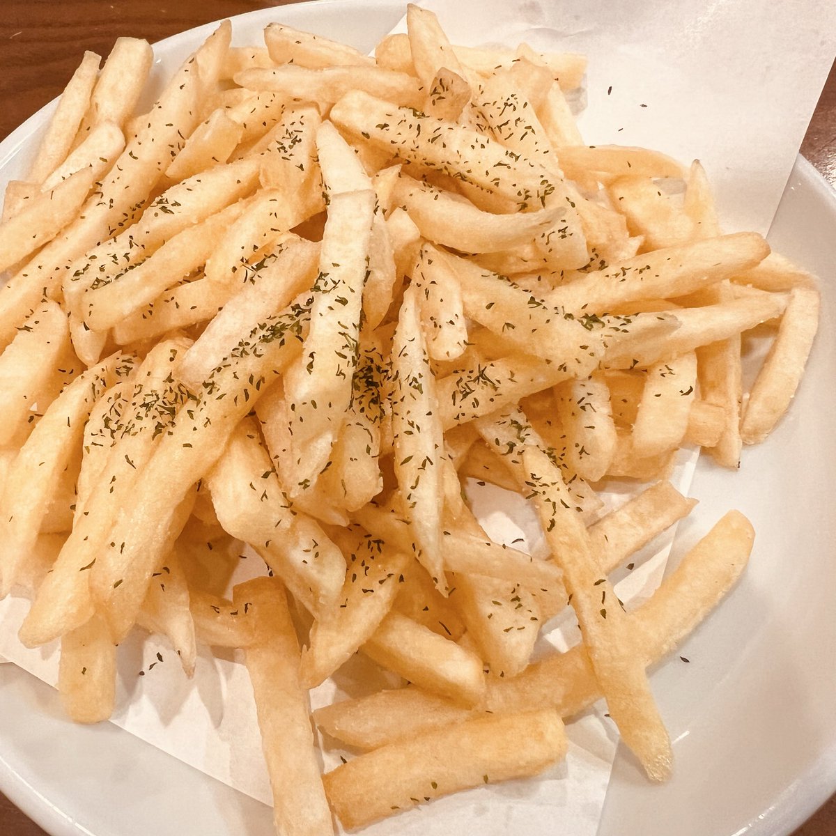 Ei_ch_A2020's tweet photo. やきとりよりもまずはフライドポテトを頼んじゃう🍟 https://t.co/vZ6IORvU3v