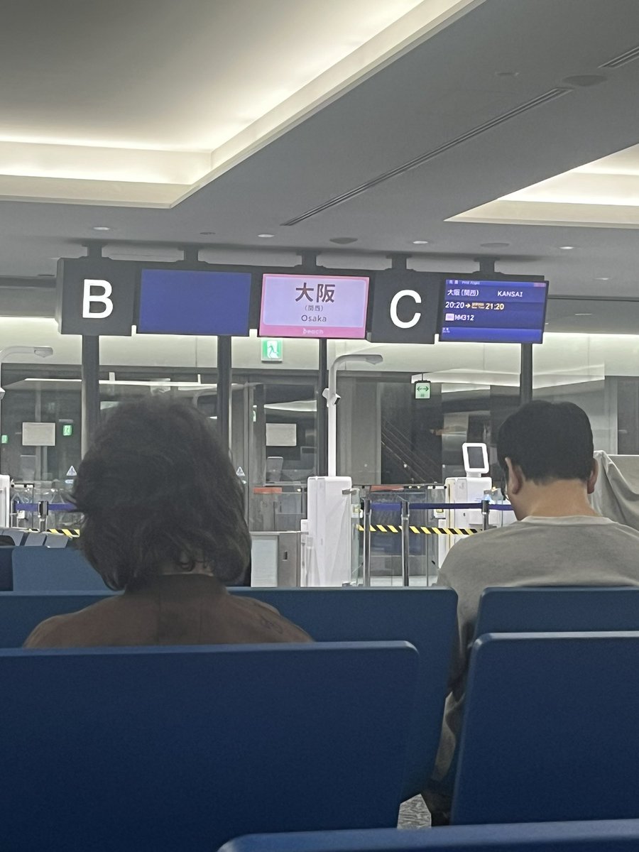 XQu73's tweet photo. 飛行機の遅延はあかんて https://t.co/ftoQPoxkIQ