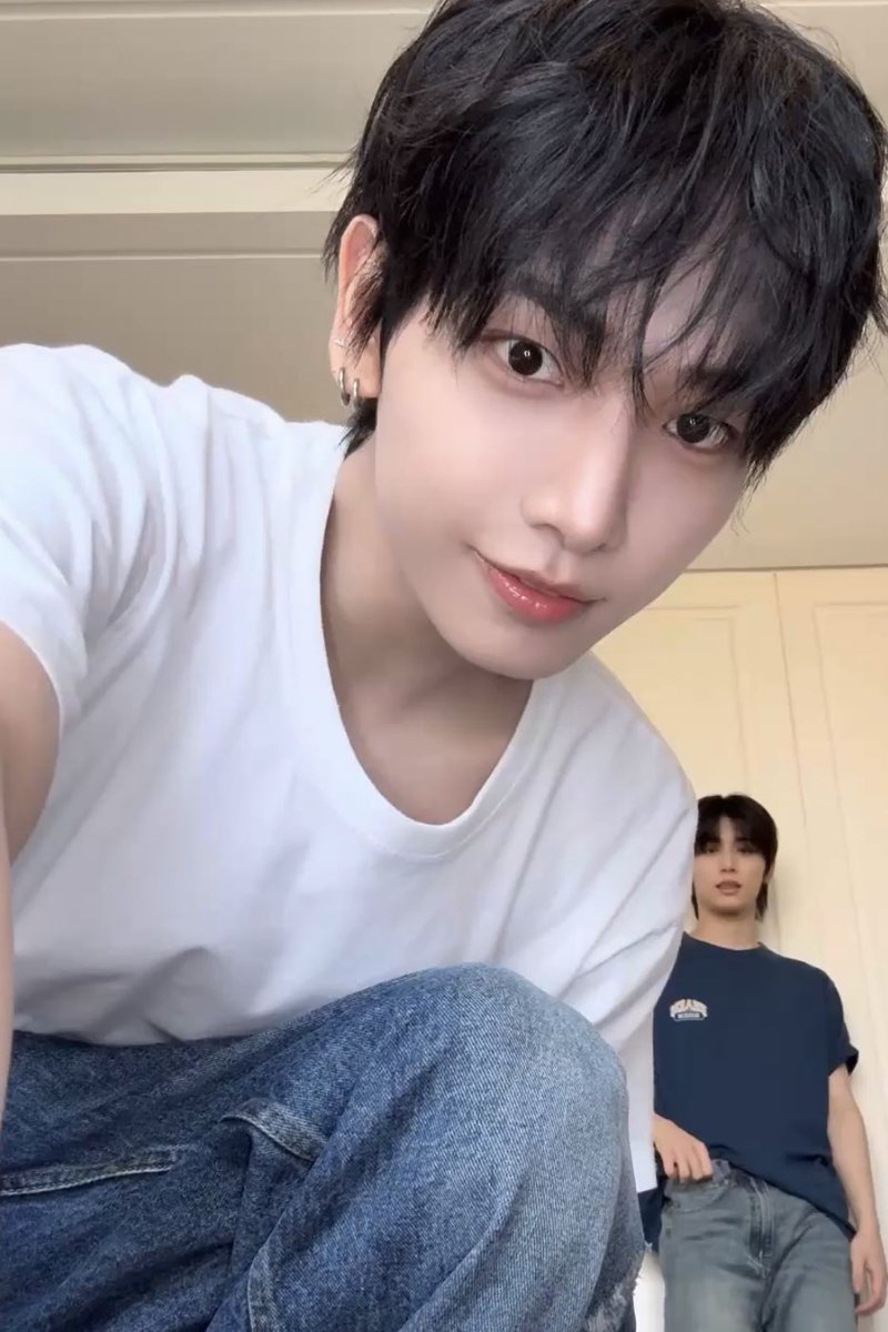 hezzzang's tweet photo. 명재현 생긴거 진짜 장난없네 너무 잘생겻잖아이건 https://t.co/VitjXXVctT