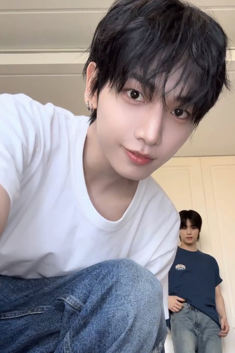 hezzzang's tweet photo. 명재현 생긴거 진짜 장난없네 너무 잘생겻잖아이건 https://t.co/VitjXXVctT