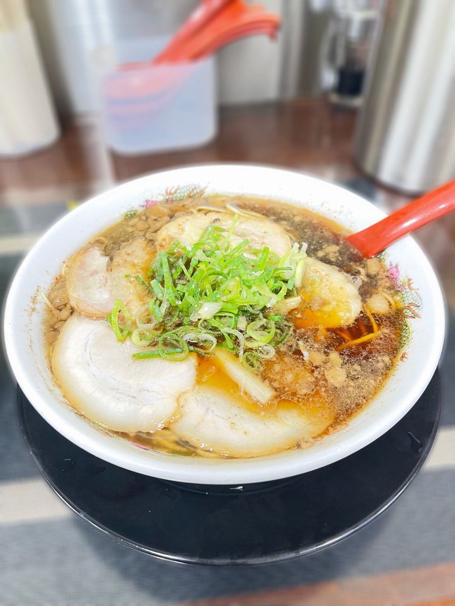 sCarpSoreyuke's tweet photo. 尾道ラーメン一丁
〒720-0066 広島県福山市三之丸町3-7

福山市内でも有名なお店「一丁」
焼き飯がメニューから無くなったようで残念
一丁の焼き飯は中華そばと同じ位に美味ったんだけどなぁ…。
#尾道ラーメン #福山ラーメン #広島ラーメン #尾道ラーメン一丁 https://t.co/xMLdj7Yv6v