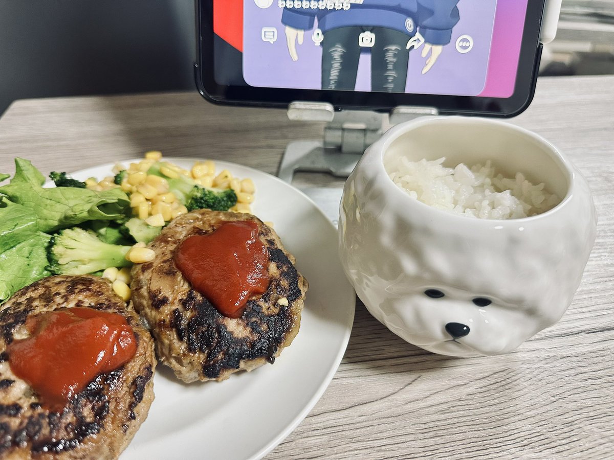 k___reality's tweet photo. いただきます！わーいわーいわーい https://t.co/LCKJJJtBLJ