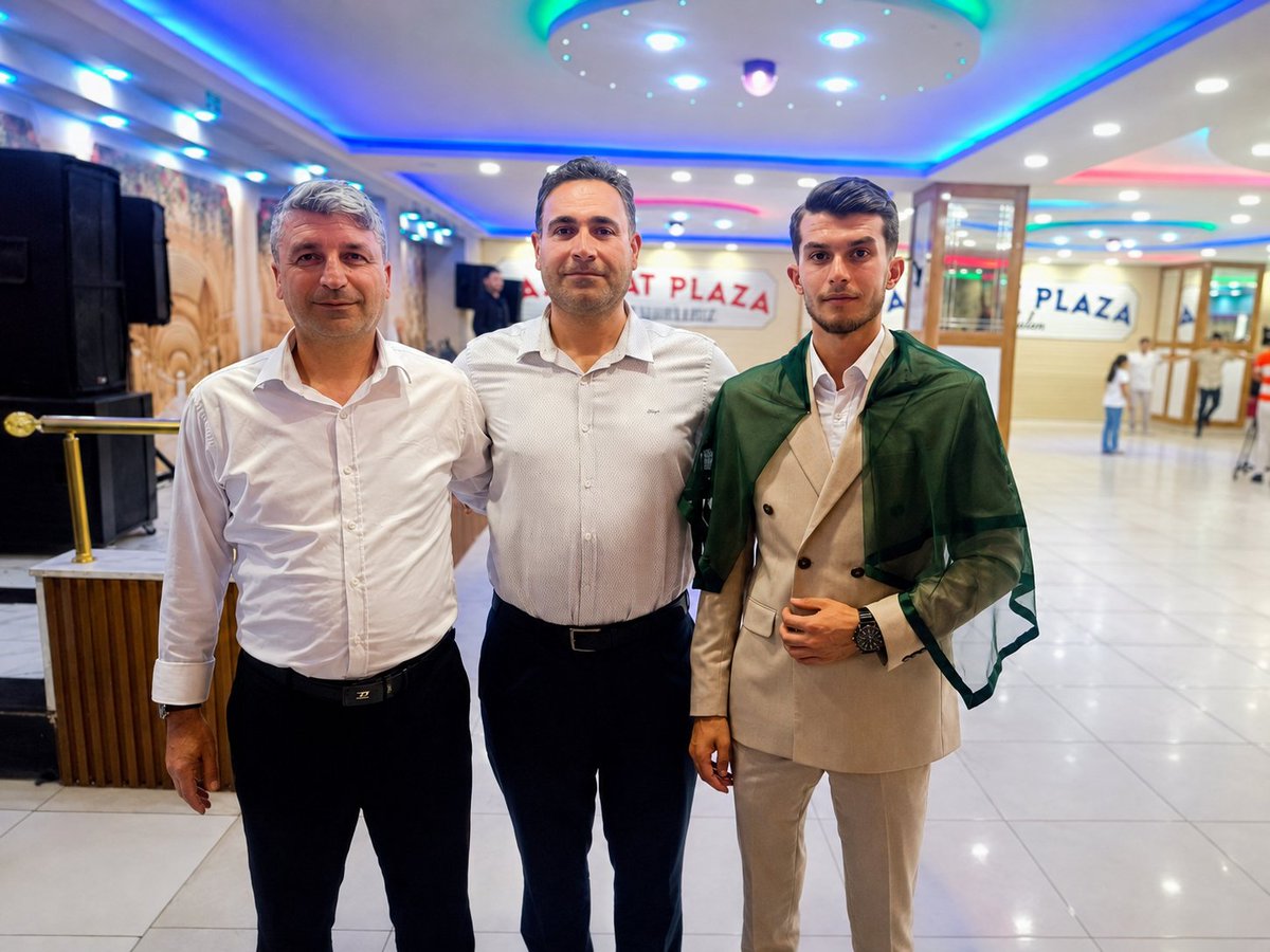 hudaParShtkamil's tweet photo. İlçe Başkanımız Sayın Adem Kılınç, merhum Abdulkadir Üstündağ’ın yeğeni Süleyman Üstündağ’ın düğün merasimine katılarak mutluluklarına ortak oldu.

Genç çiftimize bir ömür boyu huzur, mutluluk ve bereket diliyor; kuracakları yuvanın hayırlara vesile olmasını temenni ediyoruz. https://t.co/AMF1y0w4Tt