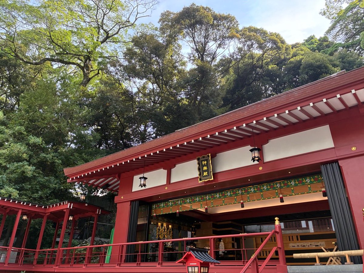 kanoko256's tweet photo. 来宮神社　　　　

樹齢二千年超の御神木大楠をまわり、樹々のことはを感じてきました https://t.co/ucnUglt3V7