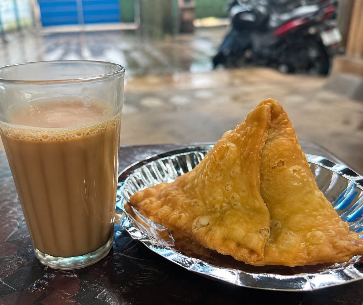 actz_adharsh's tweet photo. TEA ☕ tym 
What's your snacks with TEA ☕ 
mine is samosa 😋 https://t.co/Ol8SBWXxgK