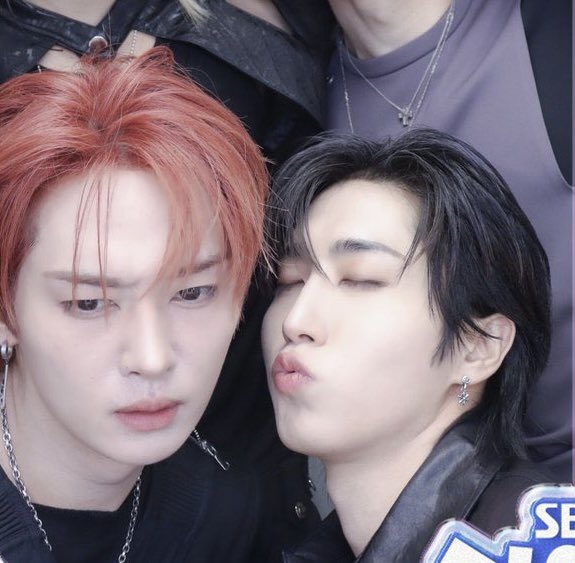 hanmingg's tweet photo. THEY WANT TO KISS EACH OTHER SO BAD https://t.co/8Twsrk6aHa