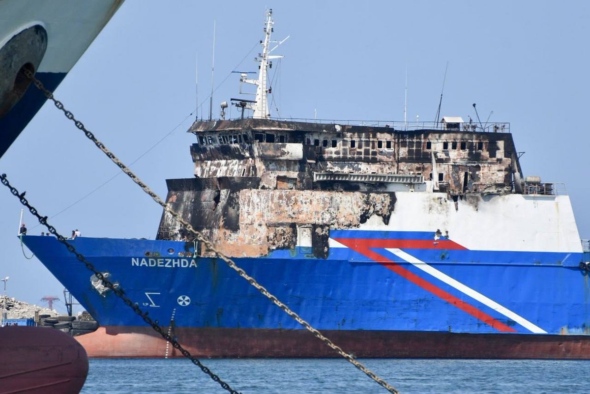 Guerranaucrania's tweet photo. Imagens das consequências do navio de carga russo "Nadezhda" após ataques de drones ucranianos. https://t.co/uF1bO3uioT
