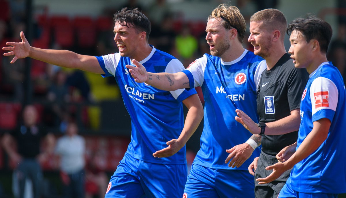 HawksFCOfficial's tweet photo. Welling United 2 Hawks 0

Two late goals deny the Hawks in tight season opener

Match pics
https://t.co/Xtqsy7HTs0

#COYH https://t.co/VYkMw92ooL