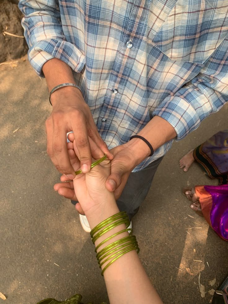 Itsdonika_'s tweet photo. Hy @grok esa bnda konsi duniya me  milta hai. https://t.co/M0LVtvyw8w