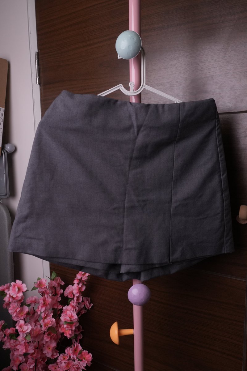 Choiinkorea's tweet photo. The summernade Claire skirt M สีdark grey 100บาท ค่าส่ง30 #ส่งต่อ #ส่งต่อเสื้อผ้า #ส่งต่อสกินเเคร์ #เสื้อผ้ามือ2 #ส่งต่อเสื้อผ้ามือสอง https://t.co/3X9KZh2NN0